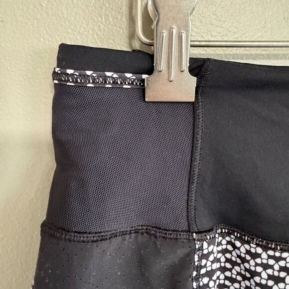 Lululemon Real Quick Short *Perforated 3.5" size 8 - Picture 5 of 8